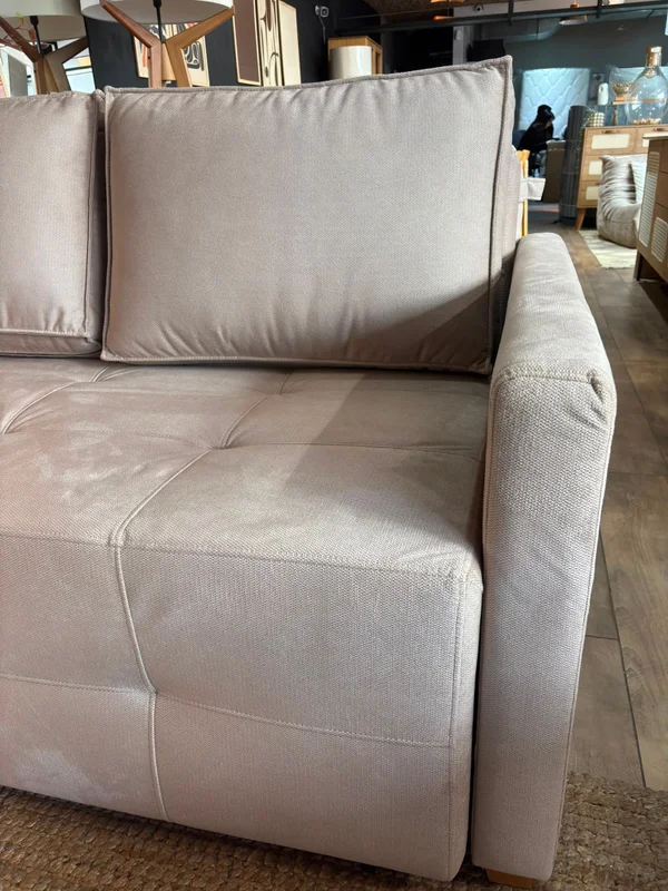 Sofá Cama Torres – Beige Oscuro Easy Clean en Madera natural - Sillones y sofás, Uruguay | Berna Home, vista 7