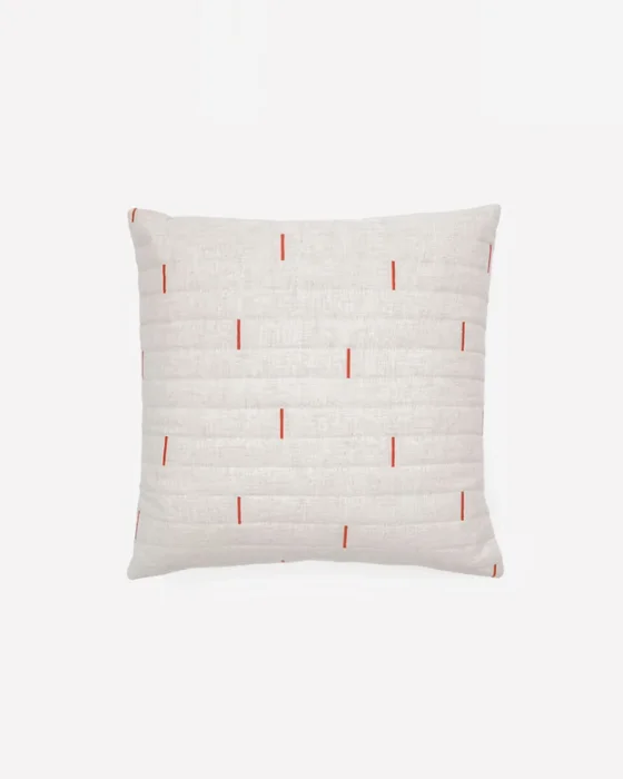 Almohadón Blaina de algodón y lino blanco con detalle bordado - rojo 45 x 45 cm en Blanco, Terracota - Textiles, Uruguay | Kavehome