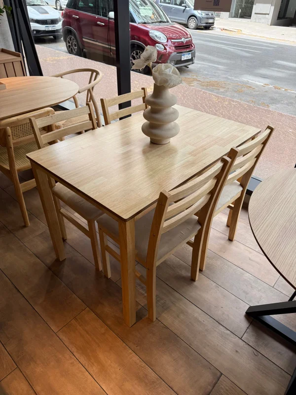 Juego de Comedor Saint Mesa Rectangular 110cm + 4 Sillas en Madera natural - Mesas de comedor, Uruguay | Berna Home, vista 5