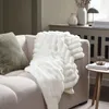 Manta throw FJELLPRYD 130x170 pelo blanco en Blanco - Textiles, Uruguay | JYSK, vista 2 de 2