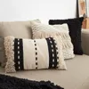 Almohadón Malvina 100% algodón flecos beige 45 x 45 cm en Beige - Textiles, Uruguay | Kavehome, vista 3 de 5