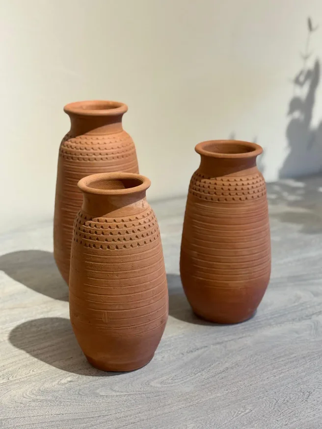Vasija de barro labrada en Terracota - Jarrones, Uruguay | FMB, vista 2
