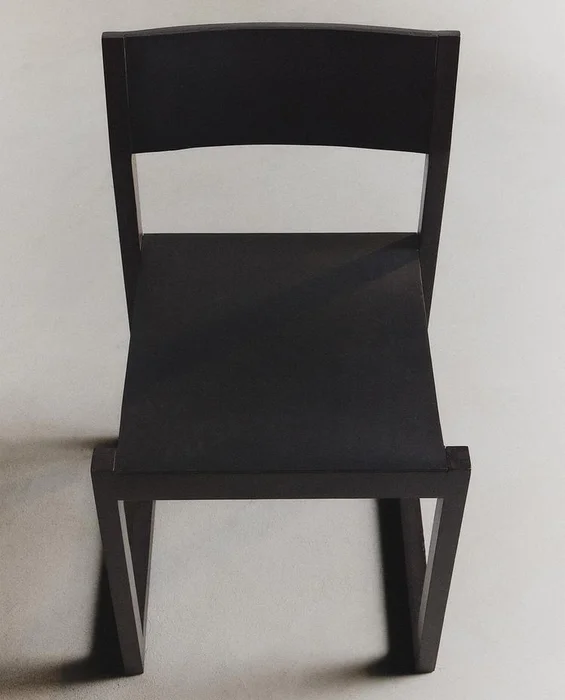 SILLA ESTRUCTURA MADERA Y PIEL - Sillas, Uruguay | Zara Home