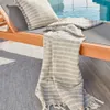 Reposera de exterior Caterin - de madera maciza de eucalipto en color gris en Gris - Muebles para el exterior, Uruguay | Kavehome, vista 3 de 10