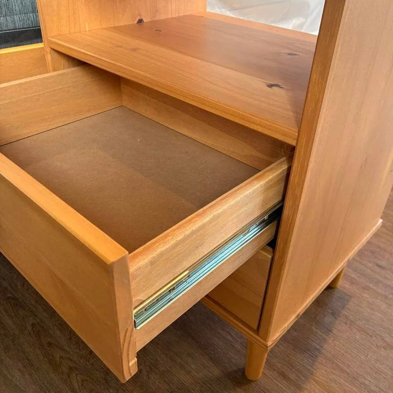 Mesa de luz Nordica Mikka - Madera Maciza en Madera natural - Mesas de luz, Uruguay | Balton, vista 4