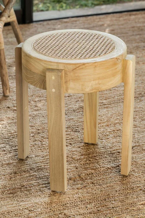 MESA AUXILIAR / BANQUITO DE TEKA Y RATTAN en Madera natural - Butacas, banquetas y puffs, Uruguay | La Iberica