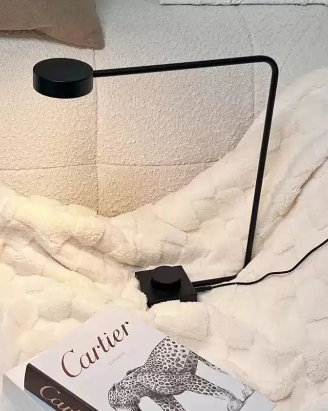 LUMINARIA MARIO en Negro - Lámparas de pie, Uruguay | Berlina Store