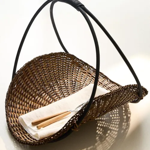 CESTA RATÁN Y BAMBÚ FLORES en Marrón - Canastos, Uruguay | Zara Home