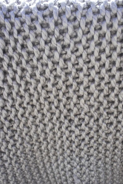 THROW TEJIDO A MANO ACRILICO CHECK KNIT GRIS en Gris - Textiles, Uruguay | Sentido Jose Ignacio