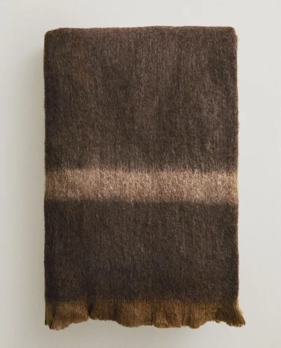 MANTA SUAVE RAYA en Beige - Textiles, Uruguay | Zara Home