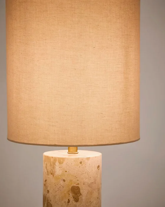 Lámpara de mesa Raze de mármol beige y pantalla de lino beige en Beige - Lámparas de mesa, Uruguay | Kavehome, vista 3
