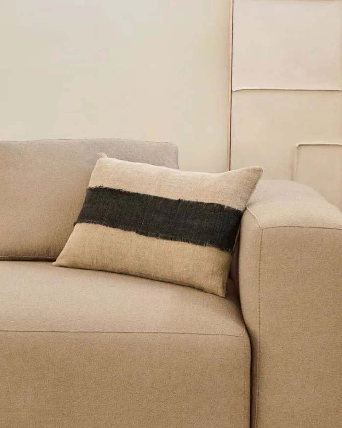 Almohadón Daf 100% de lino - beige y gris con flecos 40 x 60 cm en Beige - Textiles, Uruguay | Kavehome, vista 2