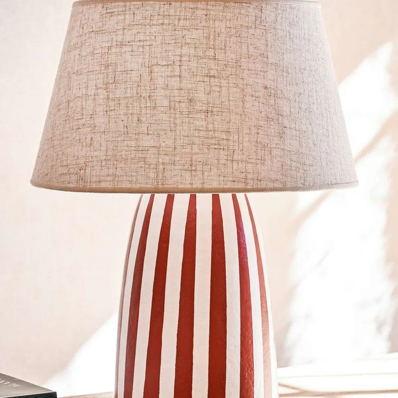 LAMPARA INES - RAYAS ROJAS en Multicolor - Lámparas de mesa, Uruguay | La Iberica