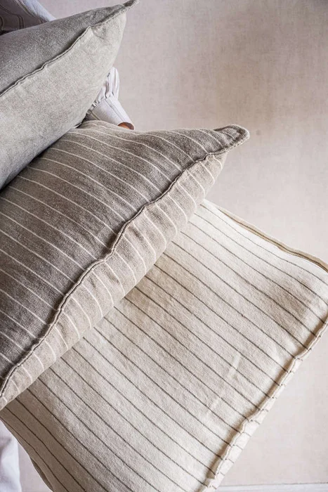 ALMOHADON LINO ALTO GRAMAJE RAYADO OFF WHITE - 55 X 55 en Blanco - Textiles, Uruguay | La Iberica, vista 3