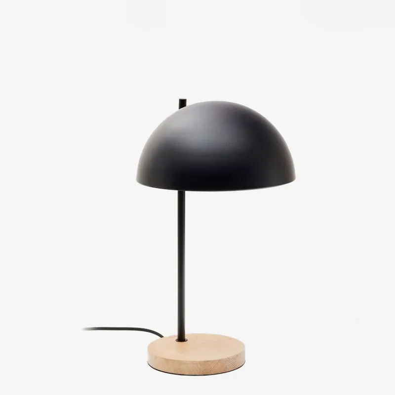 Lámpara de mesa Catlar de madera de fresno y metal - con acabado pintado negro en Negro - Lámparas de mesa, Uruguay | Kavehome