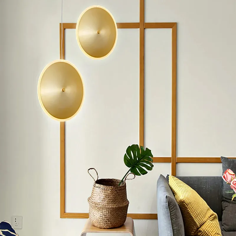 LUMINARIA DE TECHO BANG OCRE Small en Dorado - Lámparas de mesa, Uruguay | Viasono