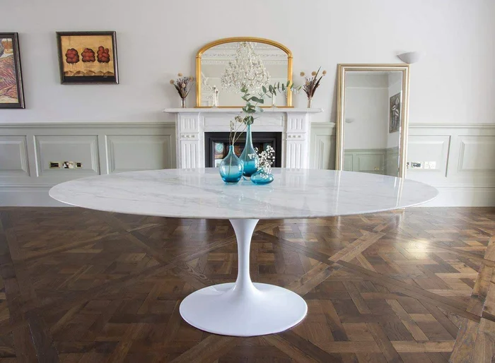 Tulip comedor oval | Eero Saarinen en Negro - Mesas de comedor, Uruguay | Mad for Modern, vista 2