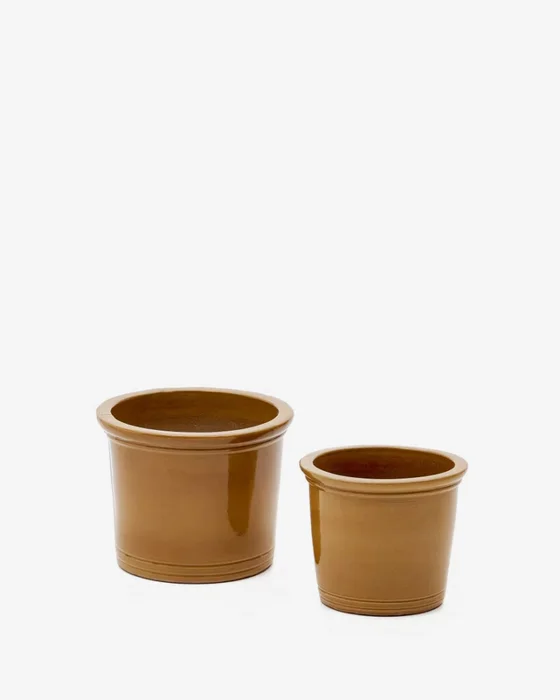 Set de 2 maceteros Presili de cerámica con acabado mostaza esmaltada Ø 37 / 47 cm en Amarillo - Muebles para el exterior, Uruguay | Kavehome
