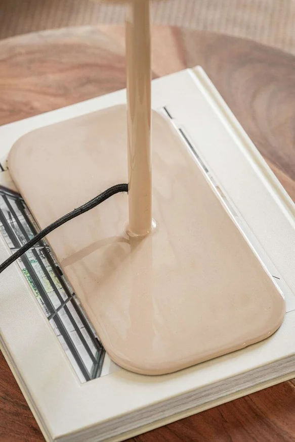 LAMPARA NUDE - ALTA en Beige - Lámparas de mesa, Uruguay | La Iberica, vista 2