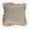 Almohadón Delcie de algodón beige con flecos de yute de 60 x 60 cm en Beige - Textiles, Uruguay | Kavehome, vista 1 de 4