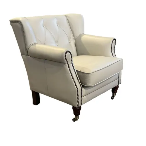 POLTRONA MOA CLASICA C/TACHAS PERLA MATE en Beige - Butacas, banquetas y puffs, Uruguay | Champagne Home