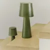 Lámpara de mesa Arenys - grande de exterior de metal con acabado pintado verde en Verde - Muebles para el exterior, Uruguay | Kavehome, vista 2 de 4