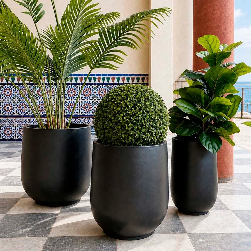 Maceta Mykonos cerámica Grande blanca/negra en Blanco - Macetas, Uruguay | Alta Gracia Deco, vista 3