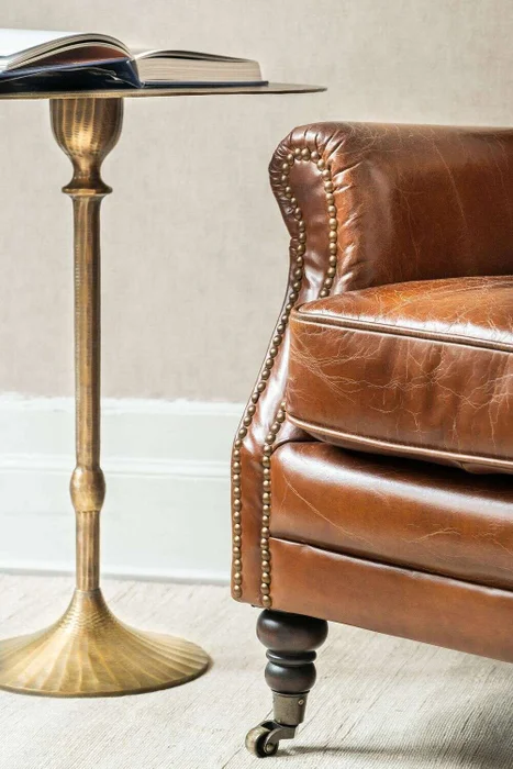 BERGERE CUERO ITALIANO ENVEJECIDO CON TACHAS en Marrón - Sillones y sofás, Uruguay | La Iberica, vista 5