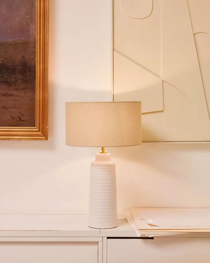 Lámpara de mesa Mijal de cerámica con acabado blanco en Blanco - Lámparas de mesa, Uruguay | Kavehome, vista 2