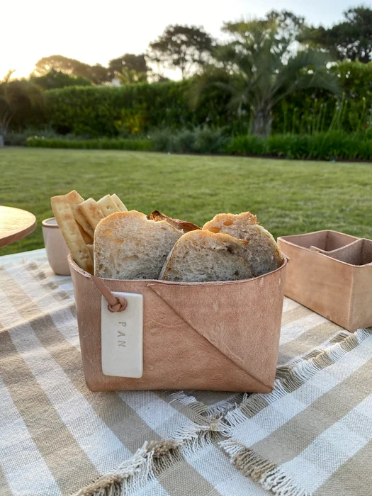 Panera de cuero (tag de cerámica) - Canastos, Uruguay | Dreams On Time