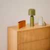 Lámpara de mesa Monze en metal pintado de verde en Verde - Lámparas de mesa, Uruguay | Kavehome, vista 3 de 6
