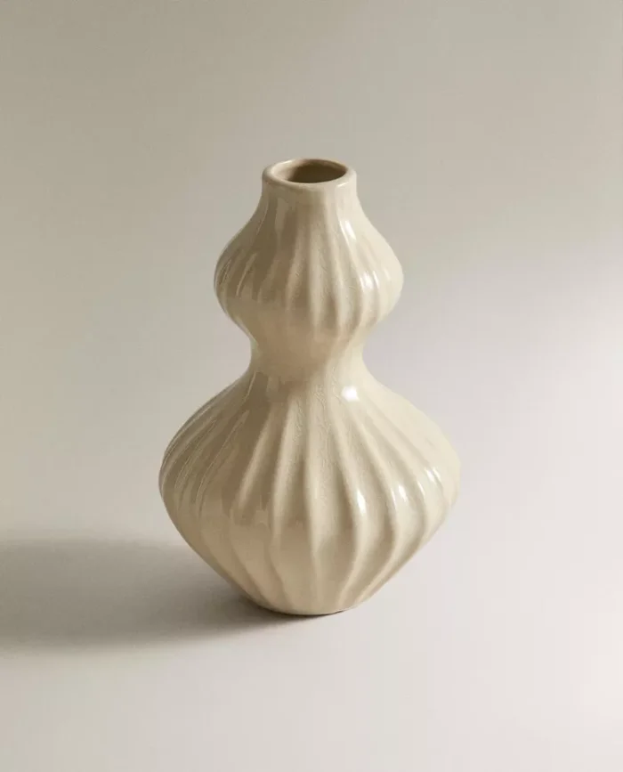 JARRÓN PEQUEÑO CERÁMICA ESMALTADA RAYAS en Beige - Jarrones, Uruguay | Zara Home, vista 2