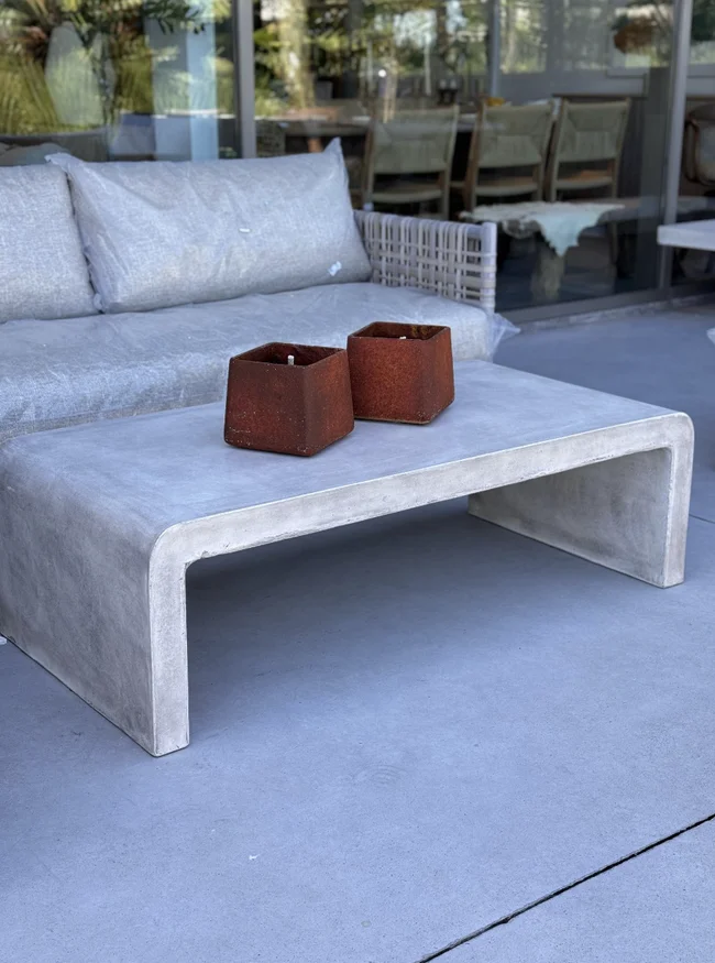 MESA LIVING RODAS CEMENTO AVOLA en Gris - Muebles para el exterior, Uruguay | Más Infinito Casa, vista 2