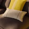 Almohadón Nurei de algodón y lino amarillo, 50 x 50 cm en Amarillo - Textiles, Uruguay | Kavehome, vista 3 de 6