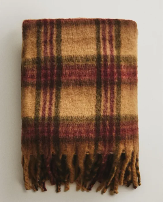 MANTA SUAVE CUADROS FLECOS - Textiles, Uruguay | Zara Home