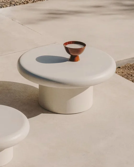 Mesa de centro redonda Addaia de cemento blanco - Ø90 cm x 43cm en Blanco - Mesas de living, Uruguay | Kavehome, vista 3