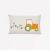Almohadón Pecky de algodón beige bordado de tractor 30 x 50 cm en Multicolor - Textiles, Uruguay | Kavehome, vista 1 de 4