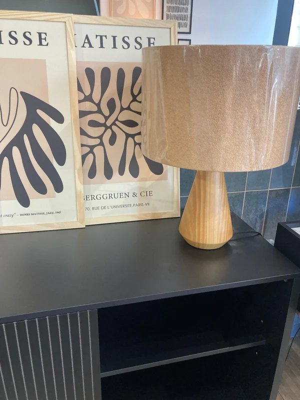 Lámpara de Mesa Garabe Cónica - Pantalla Bouclé en Madera natural - Lámparas de mesa, Uruguay | Berna Home, vista 4