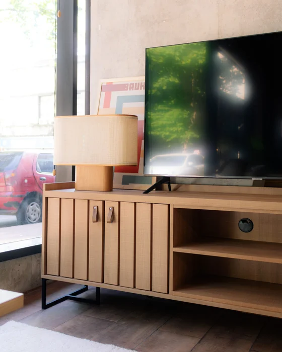 Rack Trendy 160cm - Marrón Claro (Pie Negro) en Madera natural - Muebles para TV, Uruguay | Berna Home, vista 4