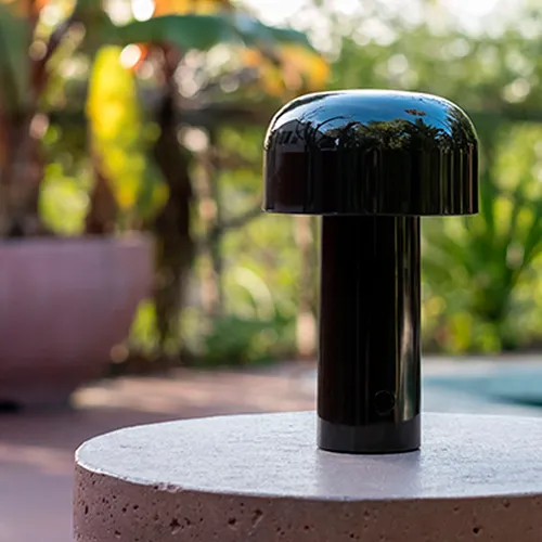 Lampara de mesa Led Svamp recargable en Negro - Lámparas de mesa, Uruguay | Alta Gracia Deco