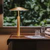 H en Dorado - Lámparas de mesa, Uruguay | Darko Lighting, vista 2 de 5