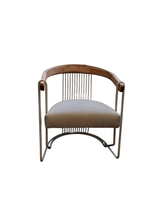 Poltrona Arpa - Tapizado tela clara - Metal Off White - Madera Cinamomo en Beige - Butacas, banquetas y puffs, Uruguay | Champagne Home