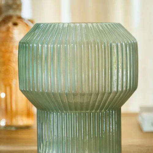 VASIJA NEO VIDRIO FACETADO VERDE - ALTURA 18 CMS en Verde - Jarrones, Uruguay | La Iberica