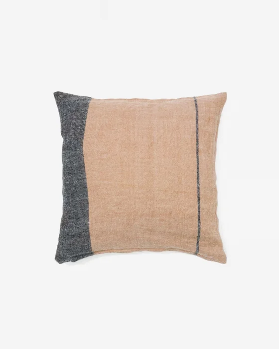 Almohadón Eiko 100% de lino - terracota con rayas verticales gris 50 x 50 cm en Beige - Textiles, Uruguay | Kavehome