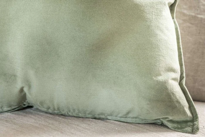 ALMOHADON TERCIOPELO MATCHA - 55 X 55 CMS - Textiles, Uruguay | La Iberica, vista 3