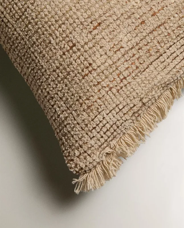 FUNDA COJÍN FLECOS en Beige - Textiles, Uruguay | Zara Home, vista 3