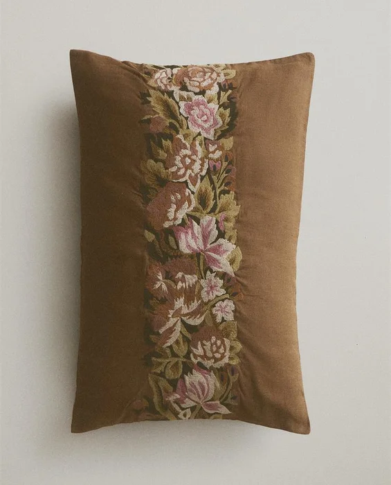 FUNDA COJÍN BORDADO en Marrón - Textiles, Uruguay | Zara Home