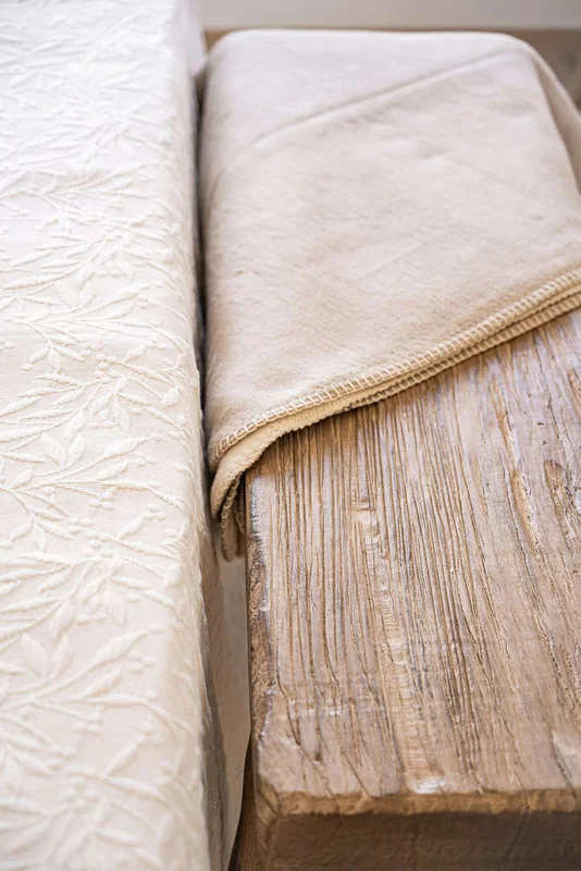 BANCO ISIDRO - OLMO - 1.10 X 33 en Madera natural - Butacas, banquetas y puffs, Uruguay | La Iberica, vista 3