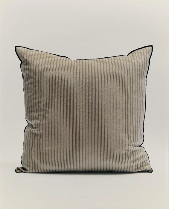 FUNDA COJÍN VELVET RAYAS en Beige - Textiles, Uruguay | Zara Home
