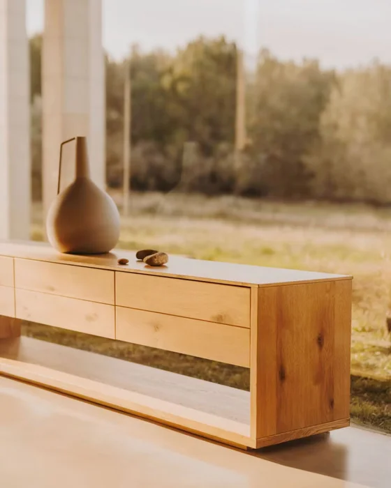 Mueble TV Alguema 3 cajones en chapa de roble con acabado natural 200 x 50 cm en Madera natural - Muebles para TV, Uruguay | Kavehome, vista 2